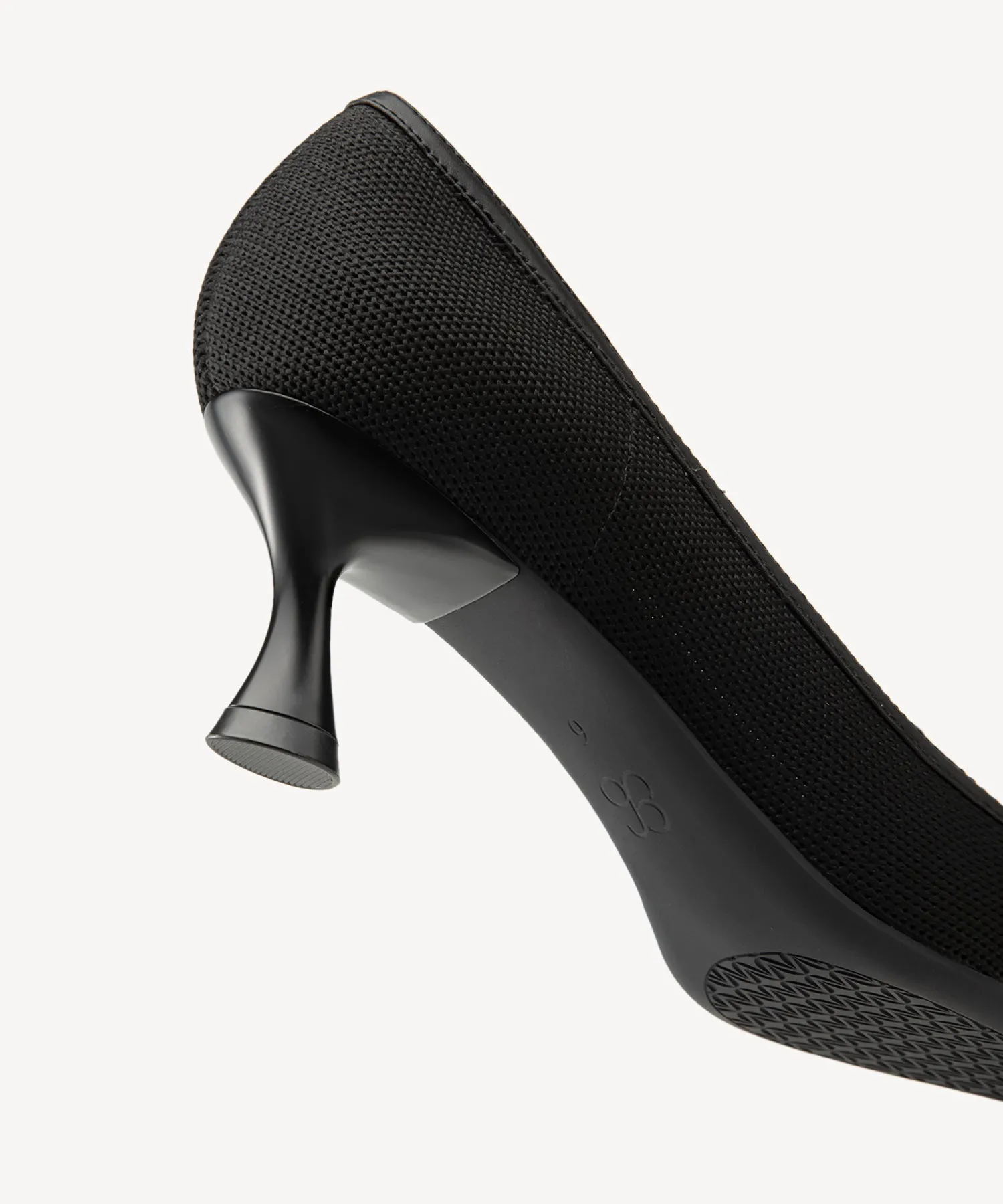 Minimalist Pointed Toe Heeled Pumps Black