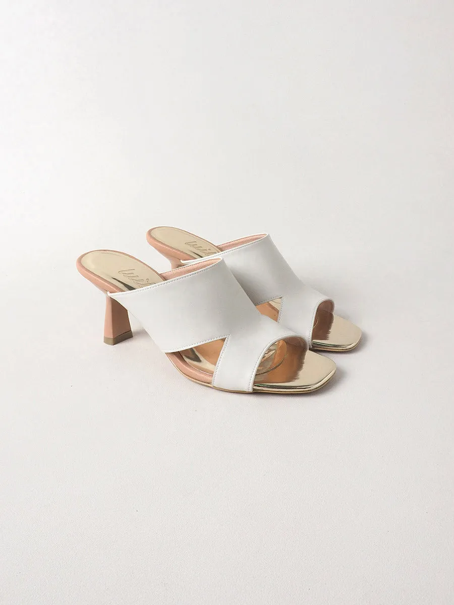 PALOMA slides on lacquered heels